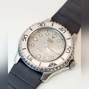 Vintage Citizen Vega 3G00-399111 Quartz Diver 100M – Japan JDM Unisex